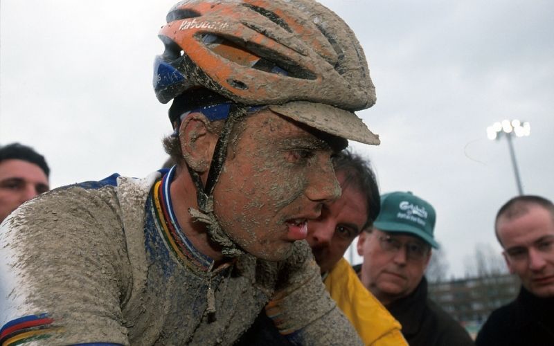Muddy editions of Roubaix are a nightmare for commentators trying to identify riders