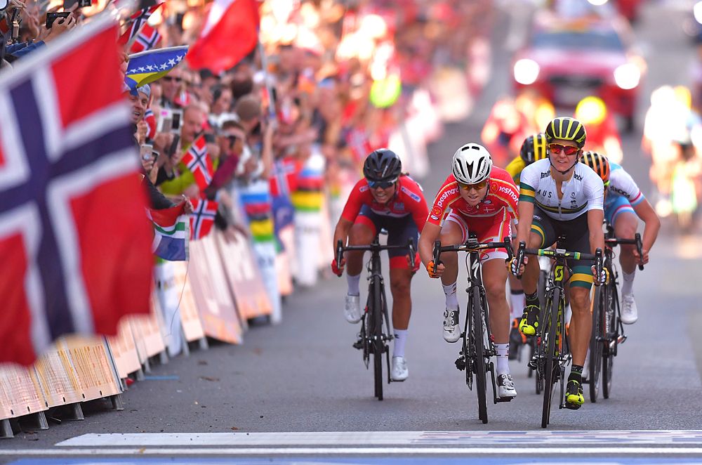 Katrin Garfoot (Australia) holds on for silver