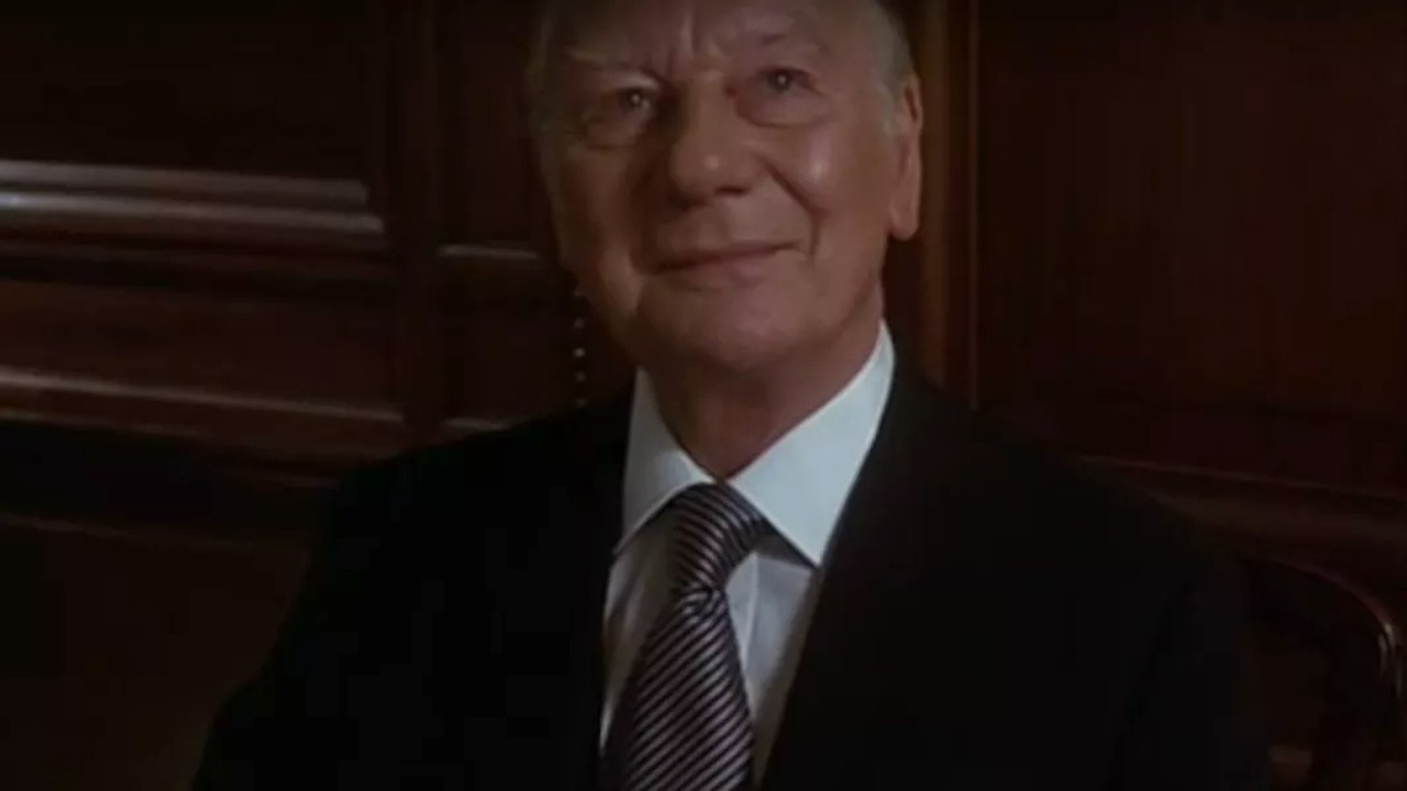 John Gielgud in Arthur