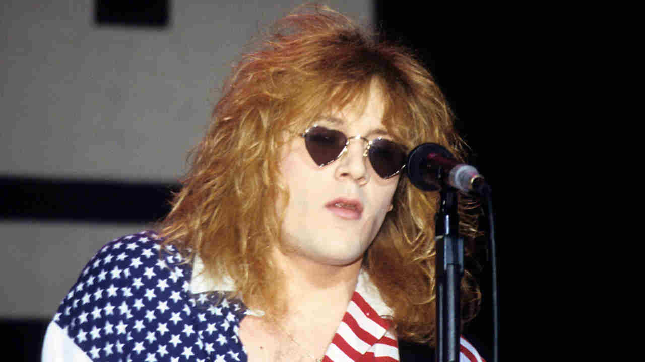 Enuff Z&amp;rsquo;Nuff&amp;rsquo;s Donnie Vie performing onstage in the early 1990s