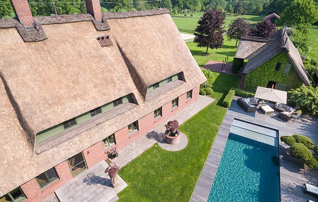 Luxurious-Equestrian-Hideaway-Available-at-a-guide-price-of-5200000-EUR-through-Hamburg-Sotheby%E2%80%99s-International-Realty-4.jpg