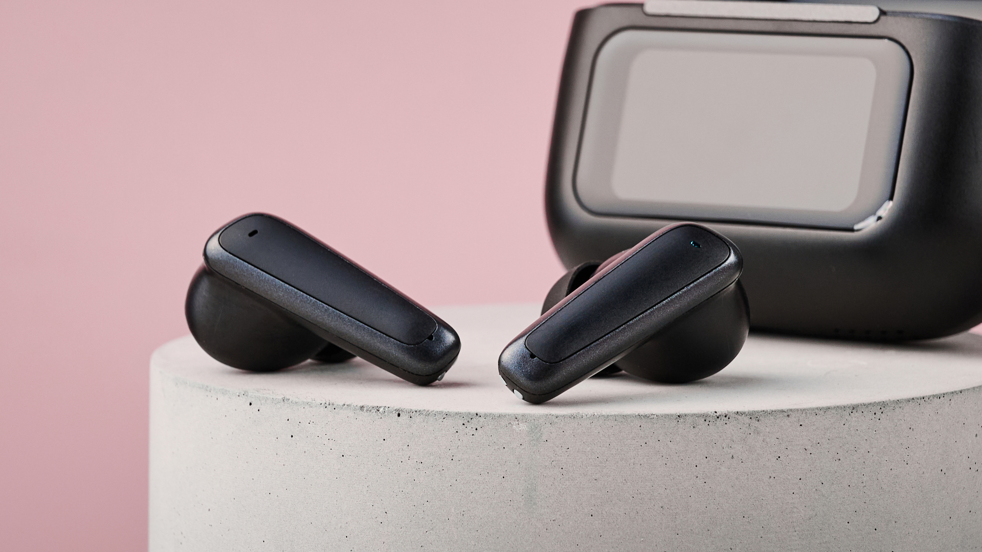 Groov-e Neo Buds charging case and buds