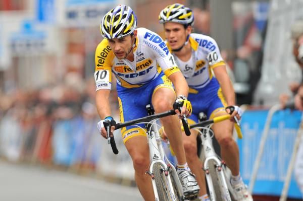 Rob Peeters leads Joeri Adams
