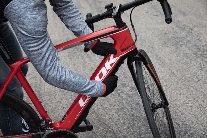 The downtube-mounted motor and battery pack is removable in case you want to use the bike without the weight of electrical assistance