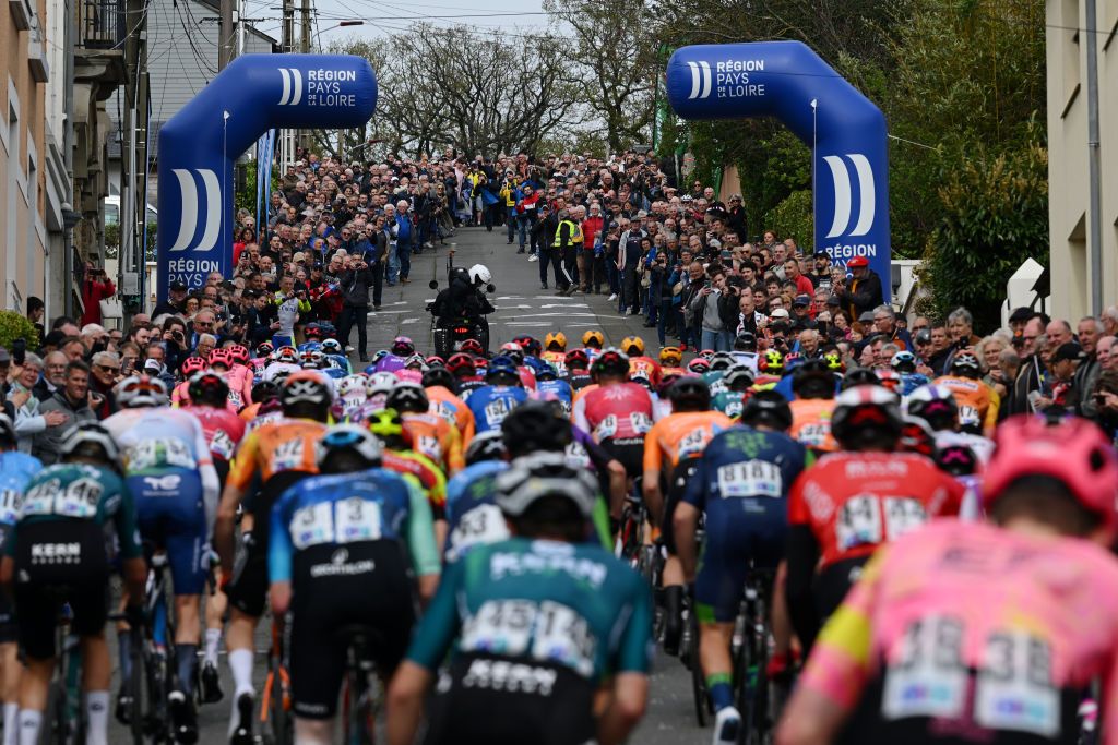 LE MANS FRANCE APRIL 05 A general view of the peloton competing while fans cheers during the 70th Region Pays de la Loire Tour 2024 Stage 4 a 1749km stage from MarolleslesBraults to Le Mans on April 05 2024 in Le Mans France Photo by Dario BelingheriGetty Images