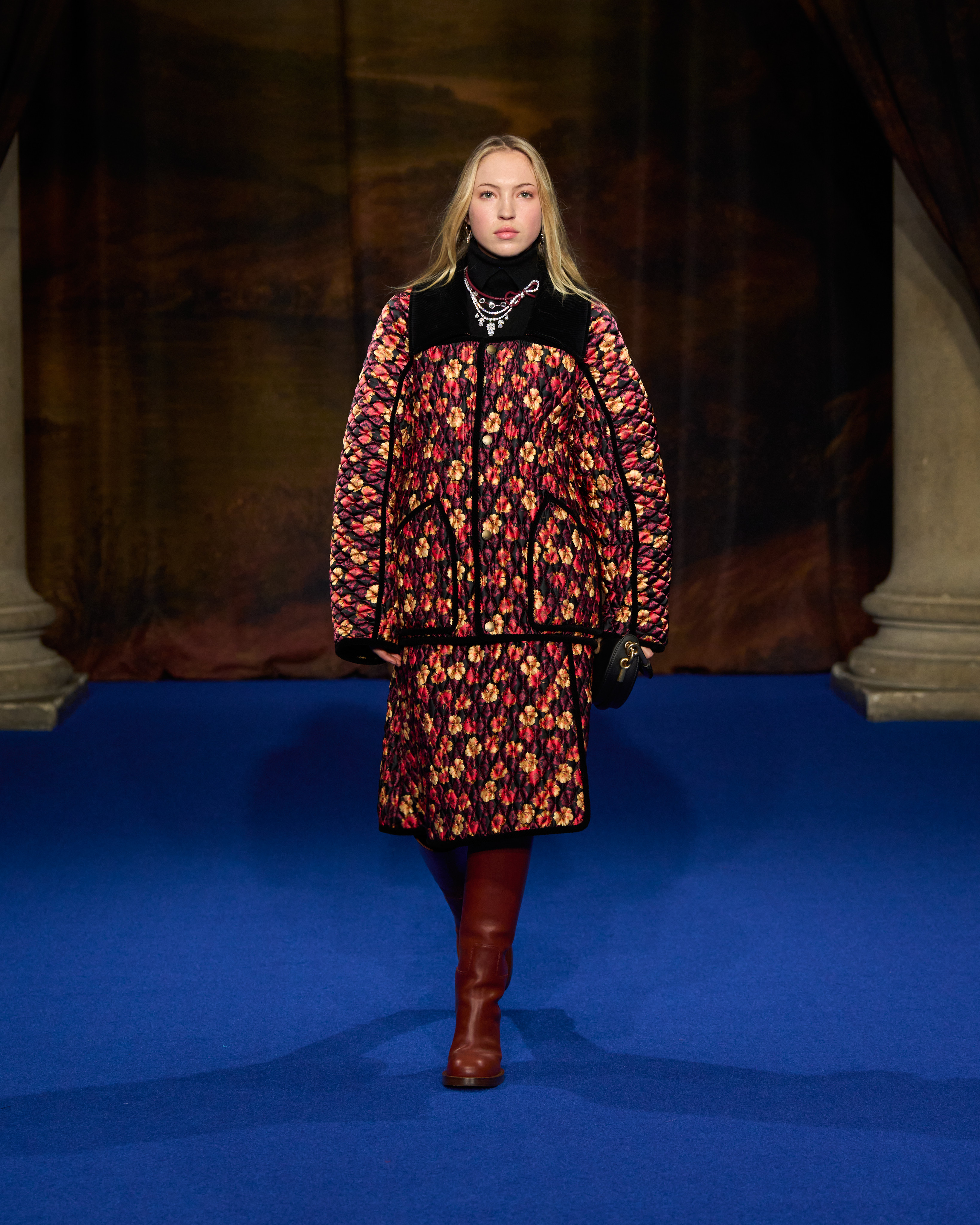 modelka na pokazie Burberry jesień/zima 2025 podczas London Fashion Week