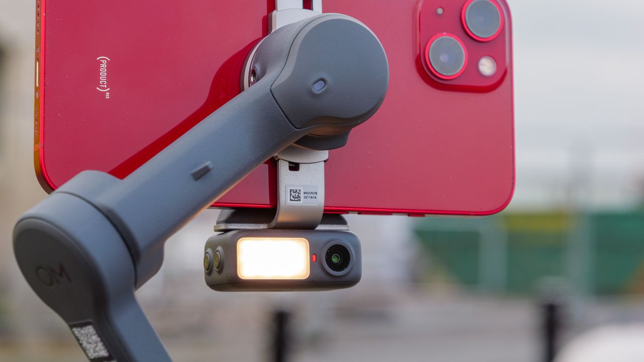 DJI Osmo Mobile 8 smartphone stabilizer