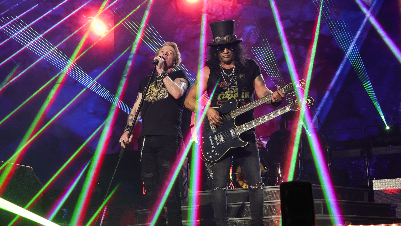 Axl and Slash on stage