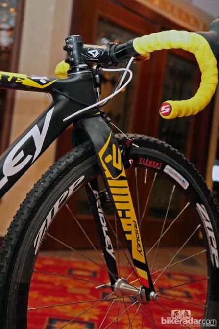 Amy Dombroski (Telenet-Fidea) may be an American but being on European and based in Belgium, she's using the more traditional cantilever brakes instead of discs.