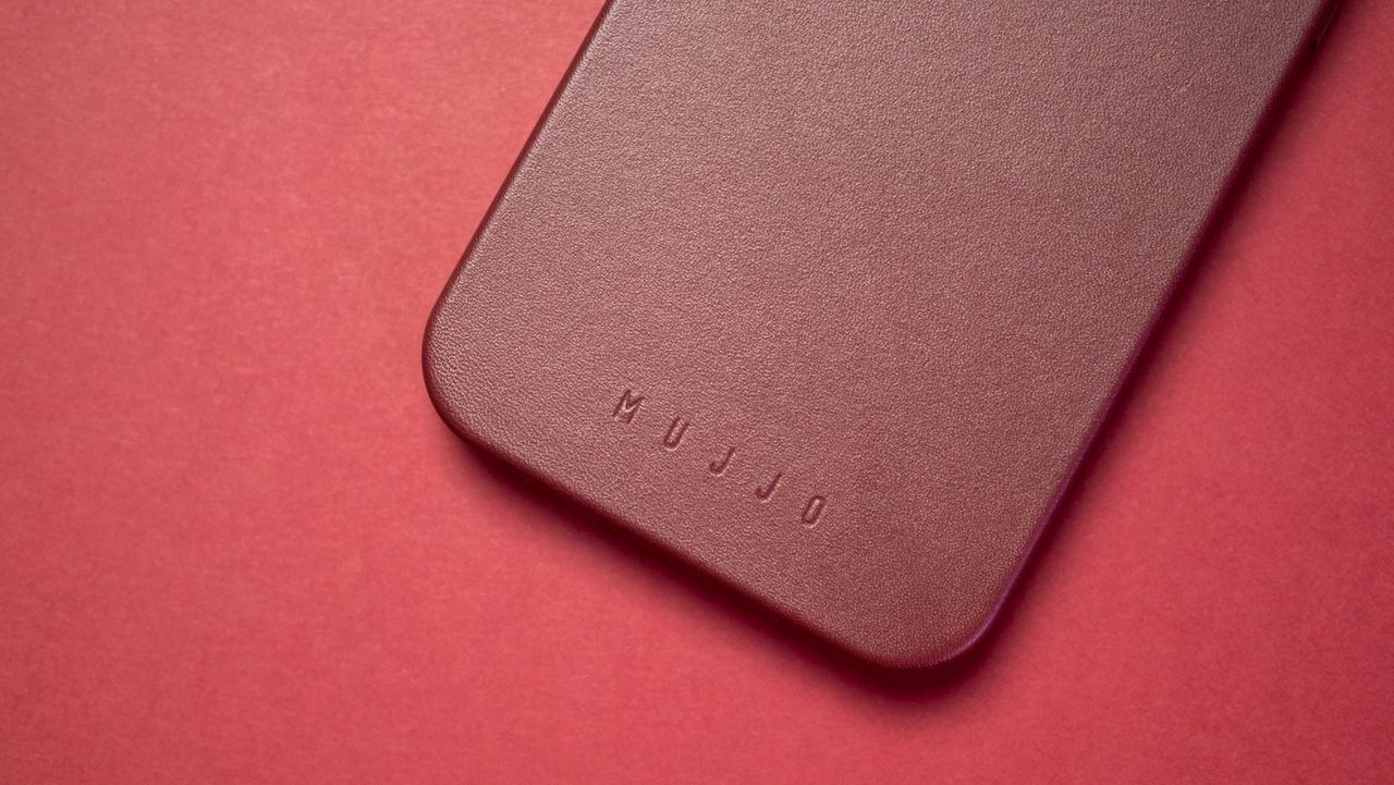 Mujjo leather case iPhone 15 Pro Max