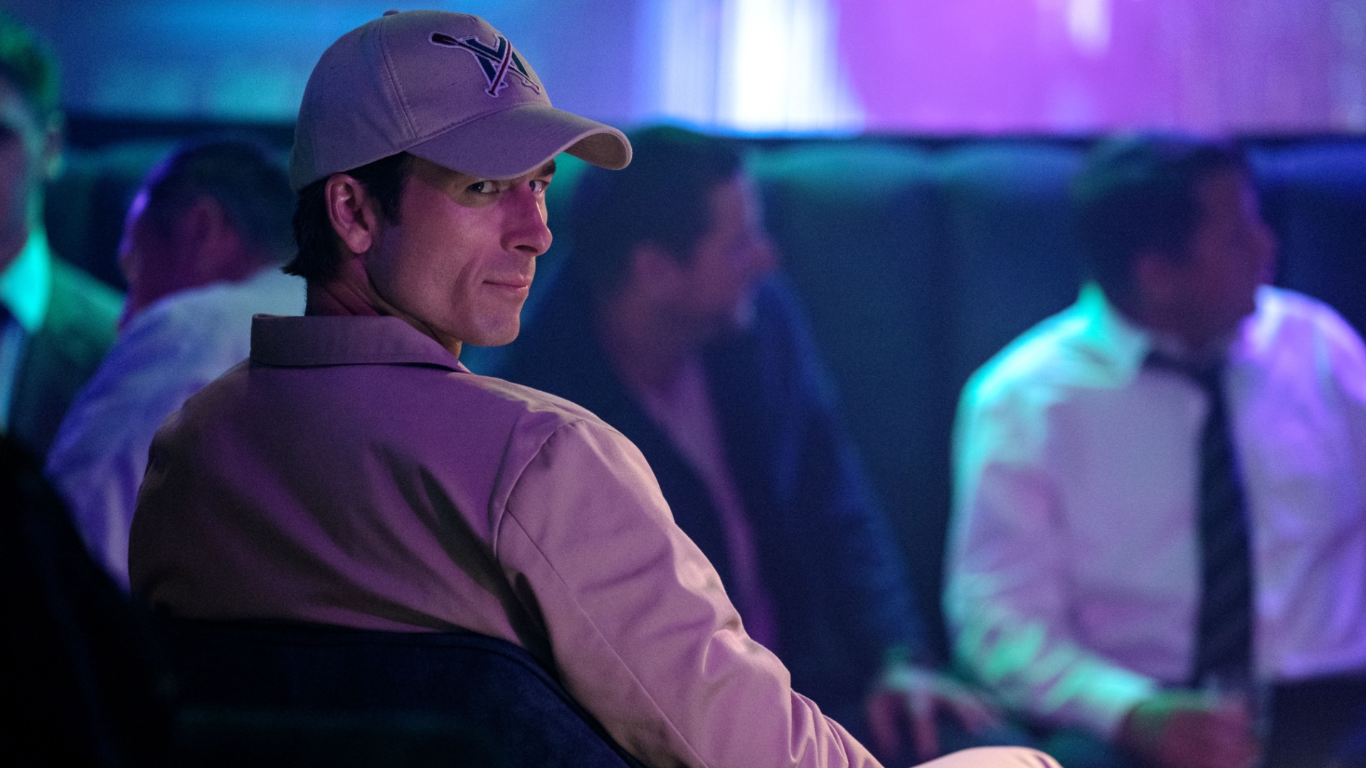 Glen Powell as Becket in How to Make a Killing