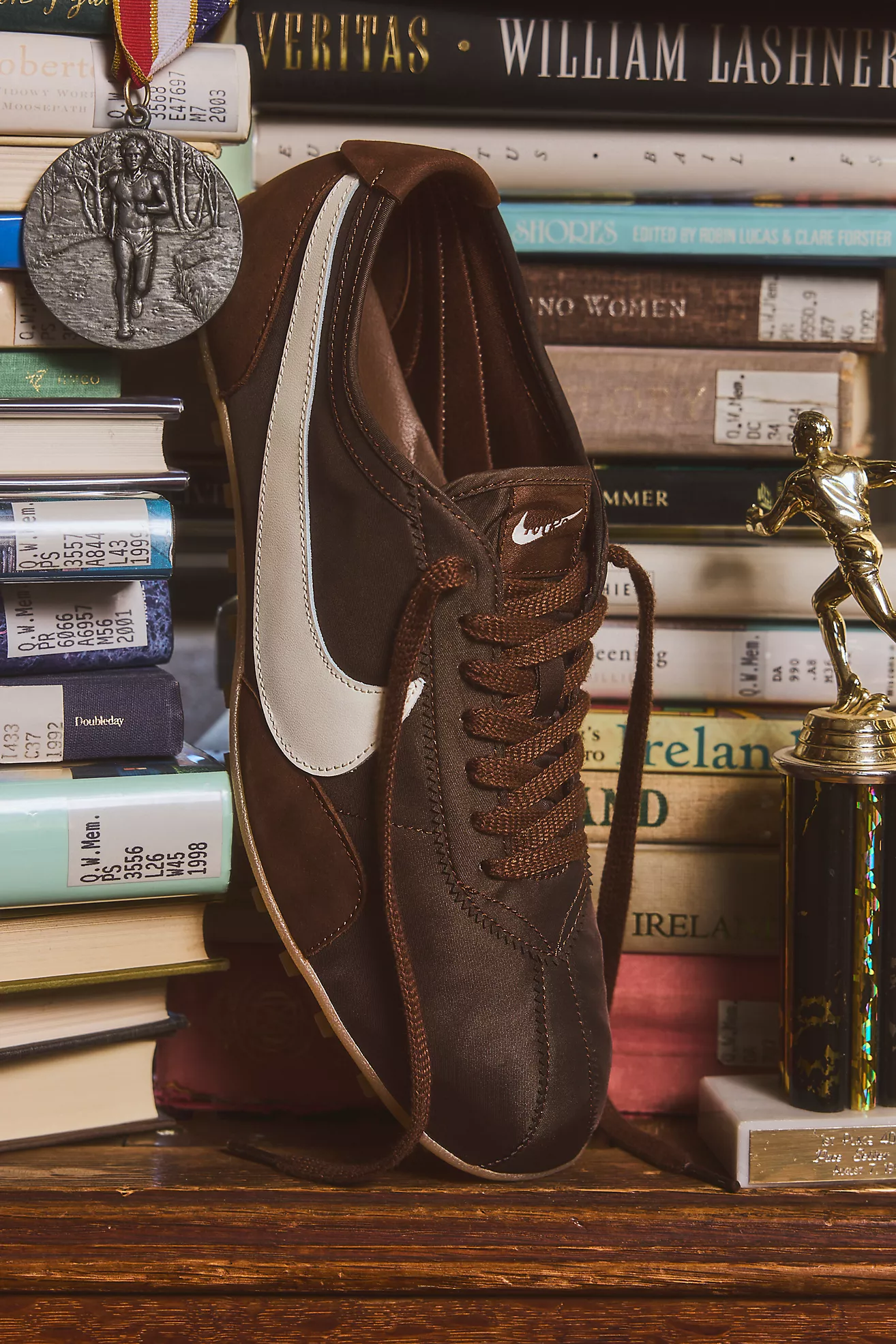 Nike Women's Moon Shoe Og Sneakers