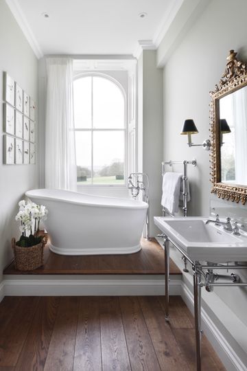 Country bathroom ideas – master suites and family bathrooms with a ...