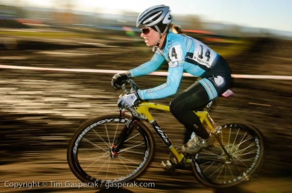 Barbara Howe (Vanderkitten) streaking around the course.