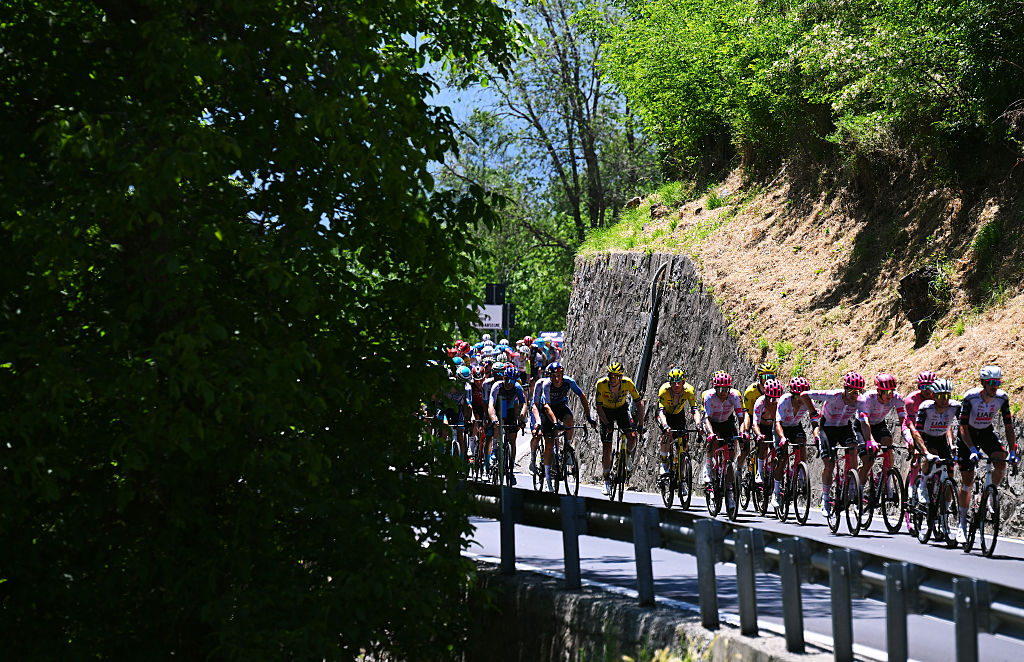 CHAMPOLUC ITALY MAY 30 Isaac Del Toro of Mexico and Team UAE Team Emirates XRG Pink Leader Jersey Richard Carapaz of Ecuador and Team EF Education EasyPost and a general view of the peloton competing during the 108th Giro dItalia 2025 Stage 19 a 166km stage from Biella to Champoluc 1574m UCIWT on May 30 2025 in Champoluc Italy Photo by Tim de WaeleGetty Images