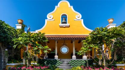 hacienda botanica bill bensley review