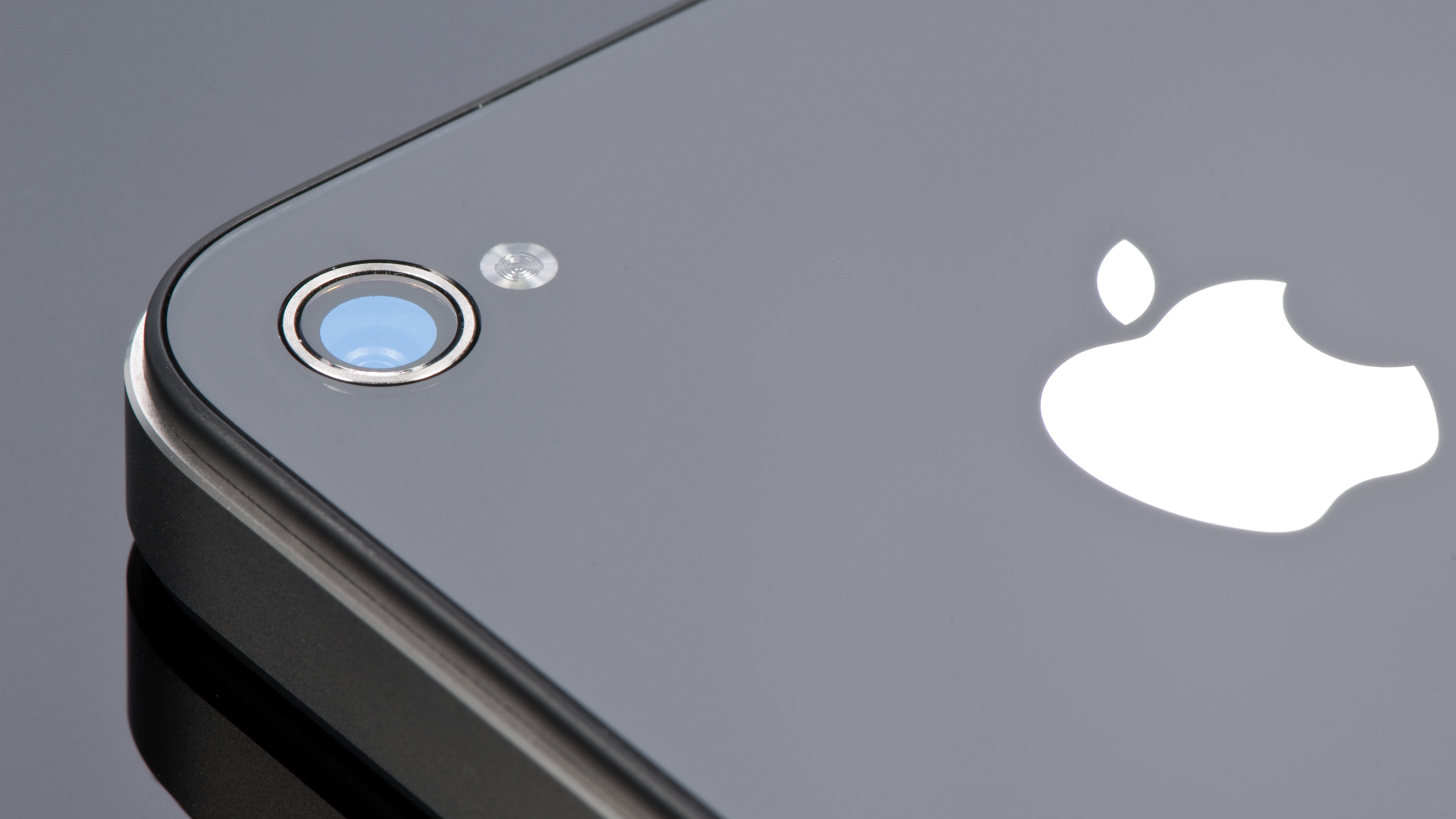 Apple iPhone 4 studio image