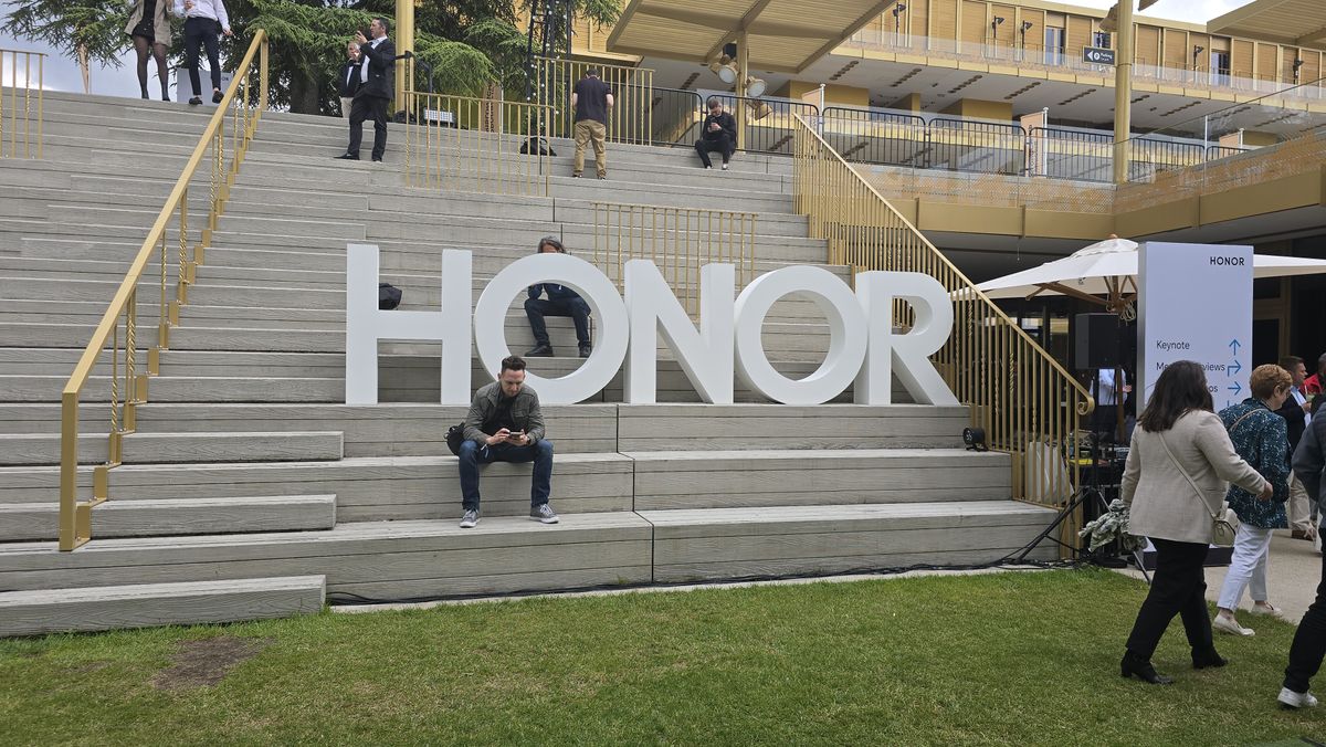 Honor 200 series event in Paris