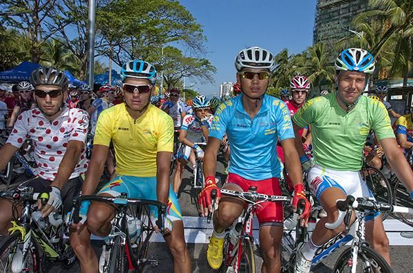 Competition jerseys on the startline in Sanya (l-r): Maurizio Gorato (KOM), Valentin Iglinskiy (Tour GC), Wang Meiyin (best placed Asian behind Iglinskiy) and Kenny Van Hummel (Sprints).