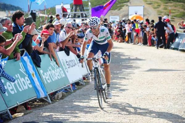 Alejandro Valverde (Movistar) approaches the finish.