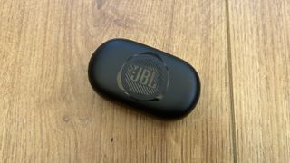JBL Quantum TWS Air charging case