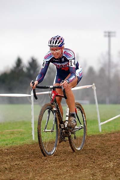 Meredith Miller (California Giant/Specialized) rides to third.