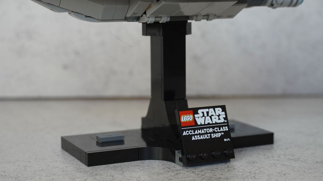 A black display plaque reads "Lego Star Wars Acclamator-Class Assault Ship" on a grey background.