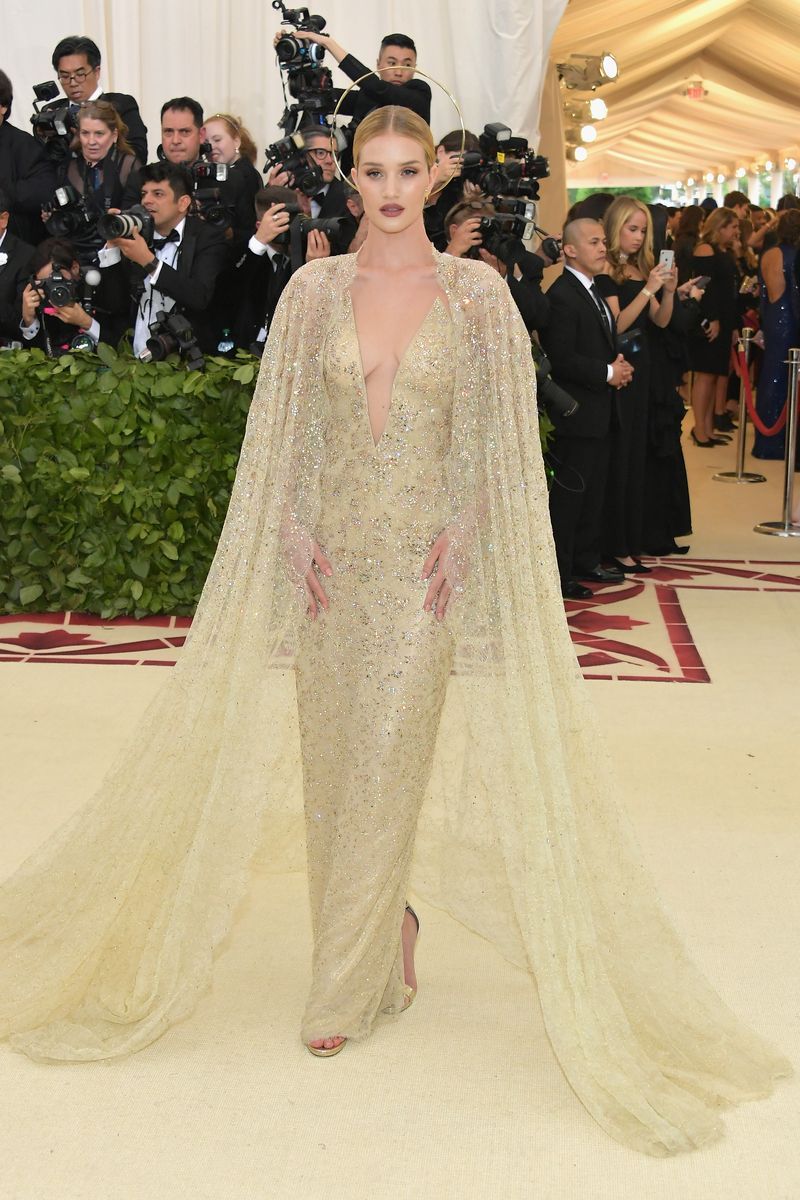 Dress, Clothing, Gown, Fashion, Haute couture, Shoulder, Fashion model, Red carpet, Formal wear, A-line,