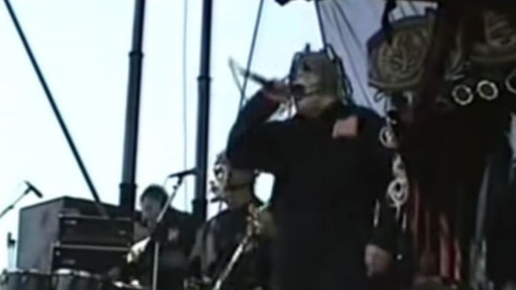 Slipknot Infighting This footage of Slipknot performing at Ozzfest 1999 feels like the ...