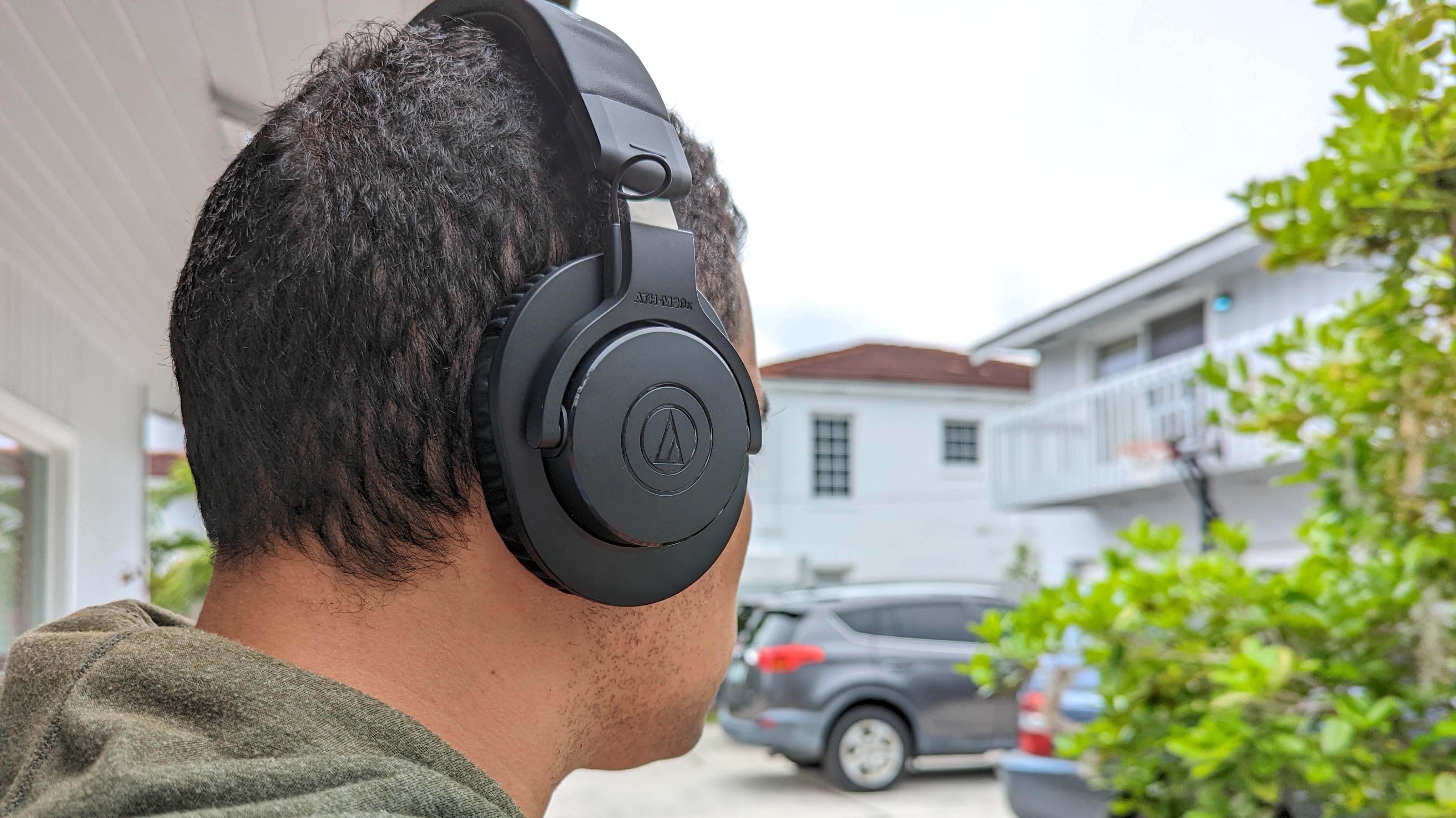 Testing the Audio-Technica ATH-M20xBT's noise isolation