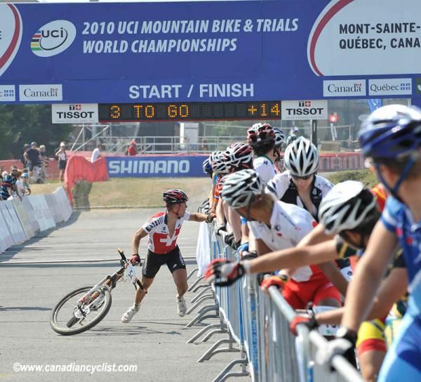 Thomas Litscher (Switzerland) hands off