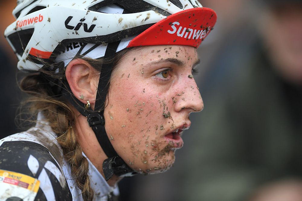 Lucinda Brand racing cyclo-cross