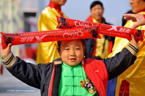 A local fan is ready to cheer on the riders