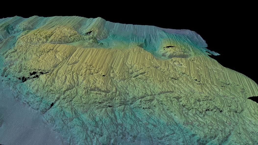 Die Meeresbodenkarte der Erhebung zeigt die parallelen Rillenlinien oder Rippen, die über die Oberfläche des Erdungspunkts verteilt sind.