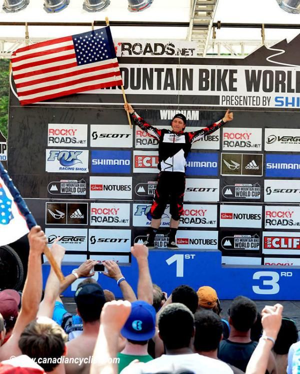 Aaron Gwin (Trek World Racing) greets the fans