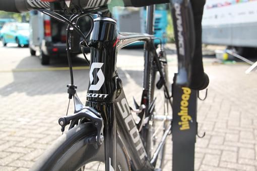 Some Scott-issued images suggest the new Project F01 incorporates a tapered head tube but samples shown at the Tour de France prior to the start in Rotterdam arrived with straight steerers.