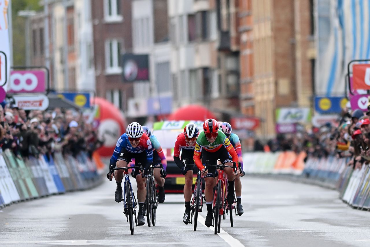 Grace Brown sprints for the line at Liège-Bastogne-Liège