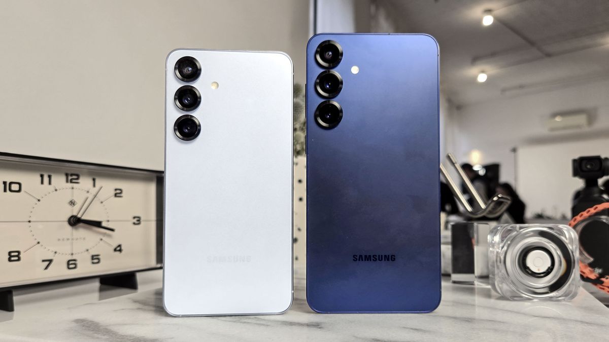 Samsung Galaxy S25 next to Samsung Galaxy S25 Plus