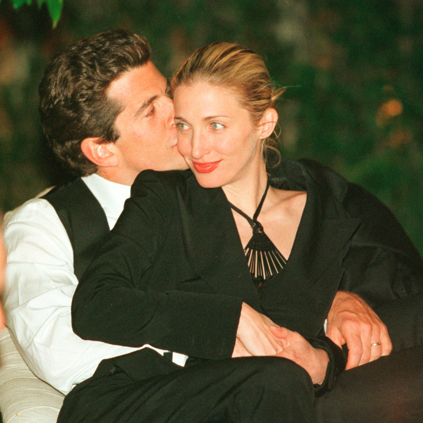 Photo of Carolyn Bessette-Kennedy and JFK Jr. in 1999