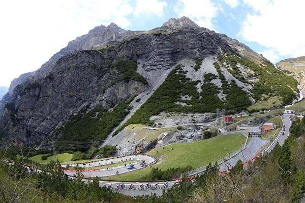 The favorites on the switchbacks of the Stelvio