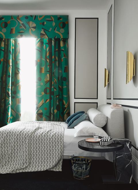 Bedroom Curtain Ideas 16 Looks To, Decorating With Curtains Behind Bed