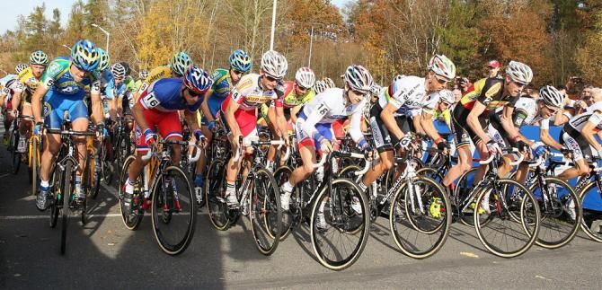 And they're off! The elite men's race at the Tabor World Cup is underway