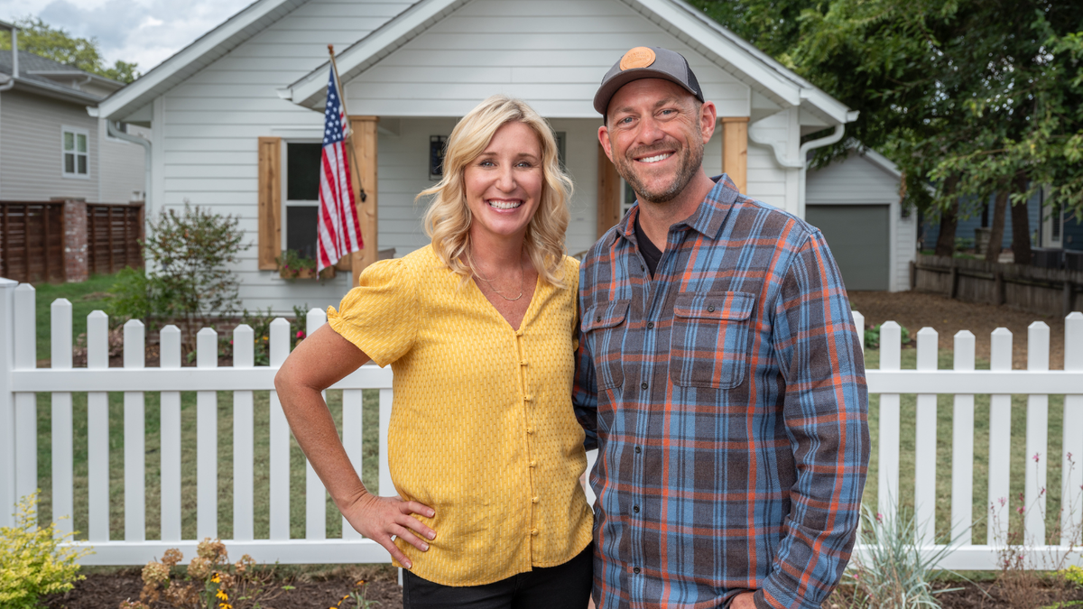 Dave and Jenny Marrs say this tradition boosts curb appeal | Homes and - Dave Marrs Height – HGTV’s Favorite Builder Stands Tall
