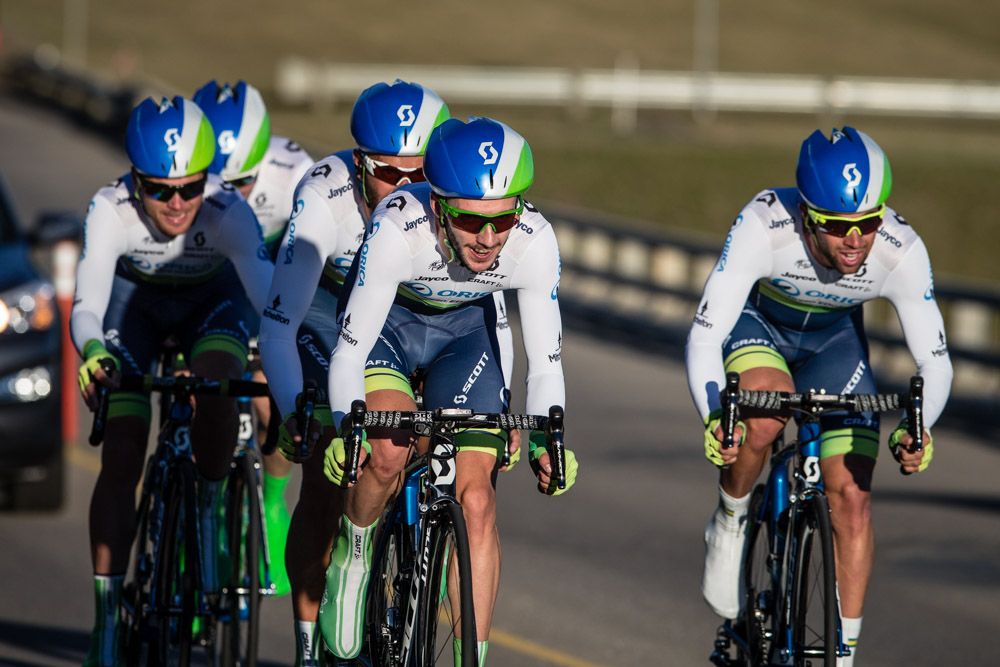 Orica GreenEdge stays in formation as they close in on the finish