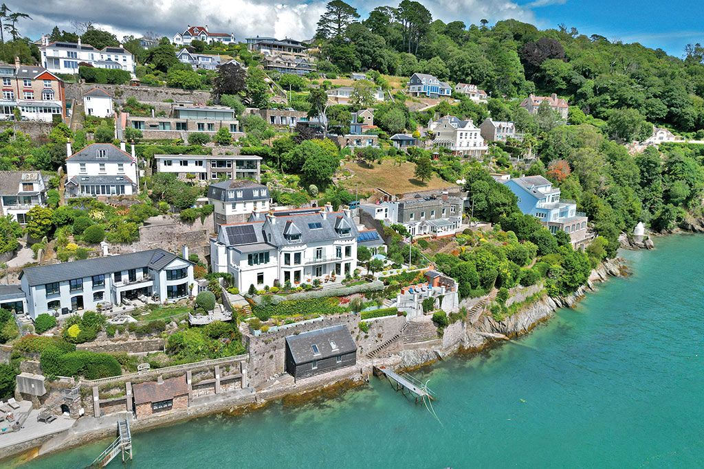 Riverside properties for sale: Riversea, Kingswear, Dartmouth, Devon.