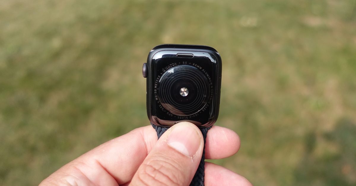 можно ли купаться с apple watch se