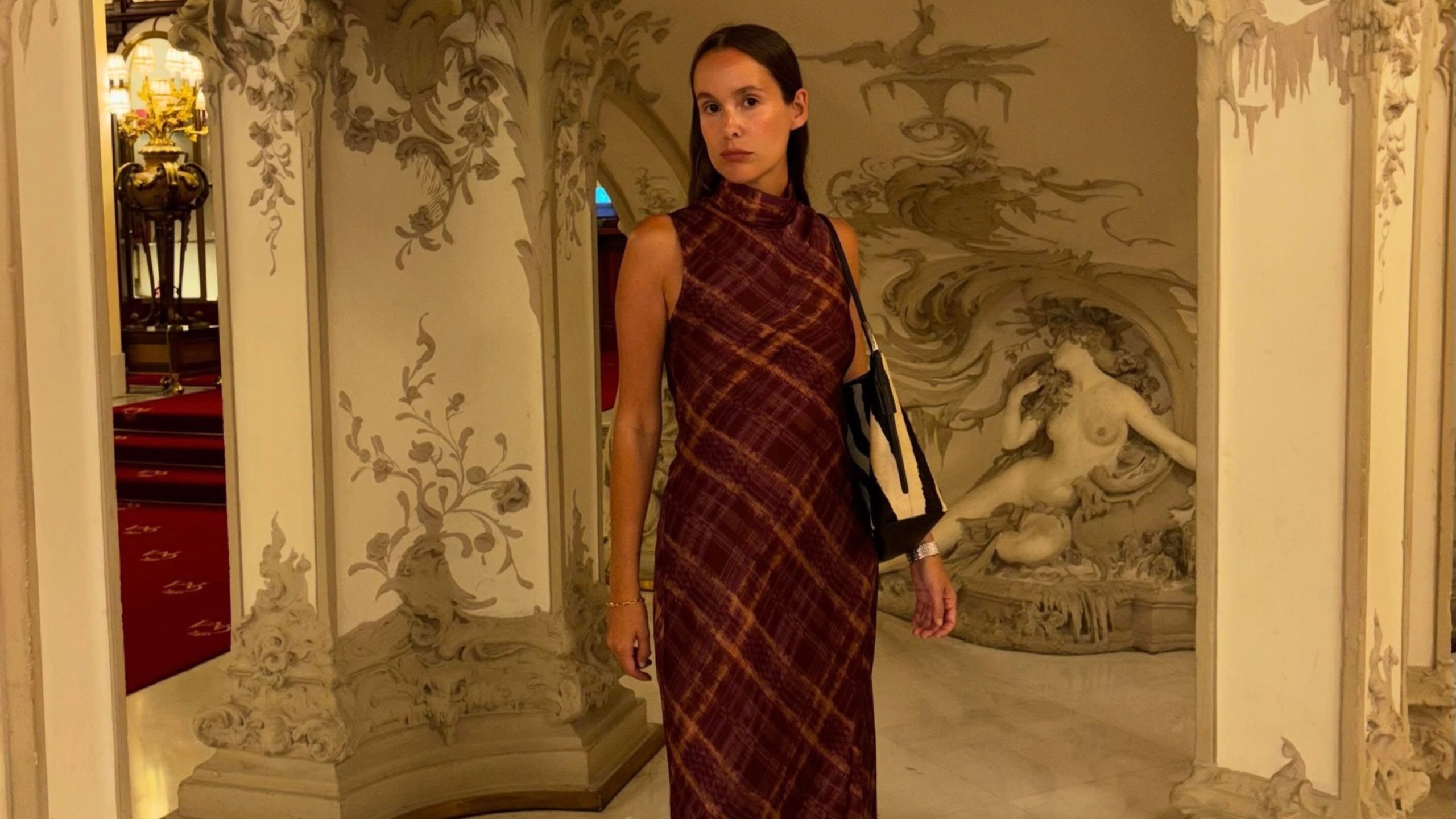 @helenacuesta wearing a fall dress trend.
