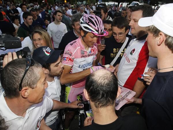 A stop for autographs