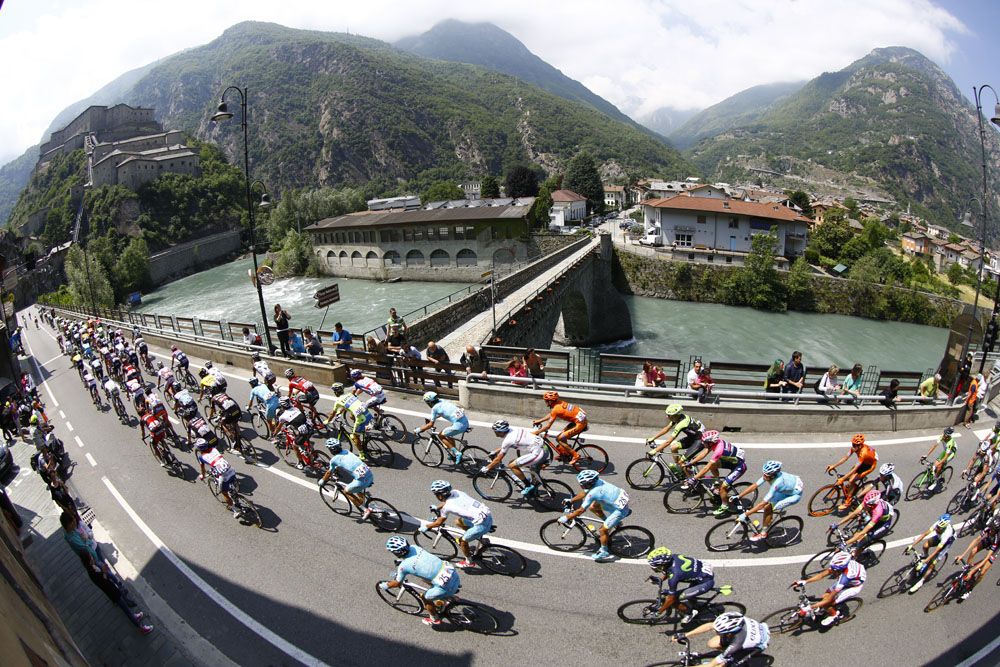 The peloton roll out