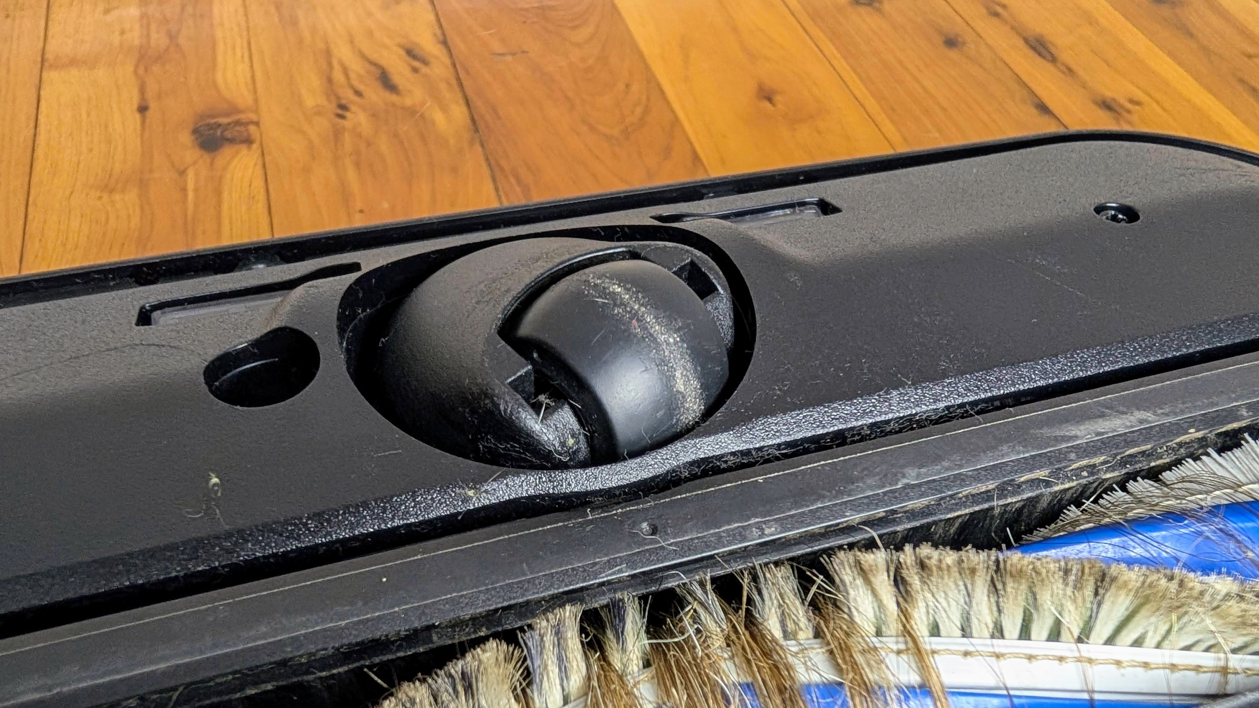 Ecovacs X5 Pro Omni robovac front wheel